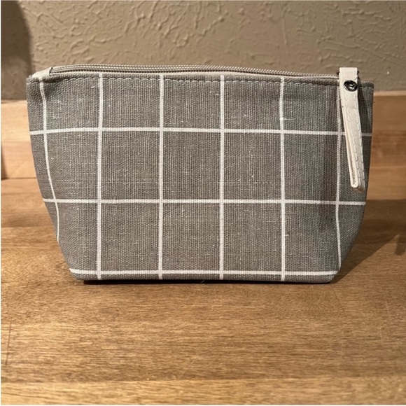 NWT Canvas Makeup Bag. Grey with white stripes. - Picture 3 of 4